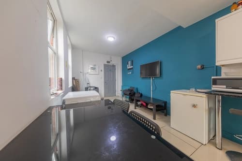 property photo 4 of 17