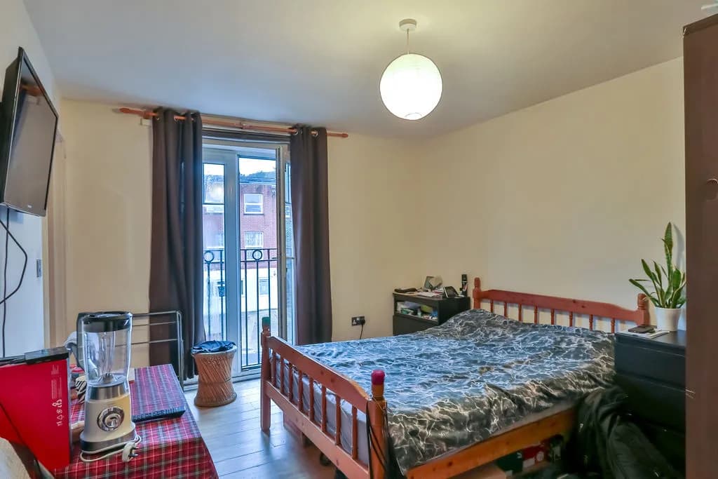 property photo 6 of 12