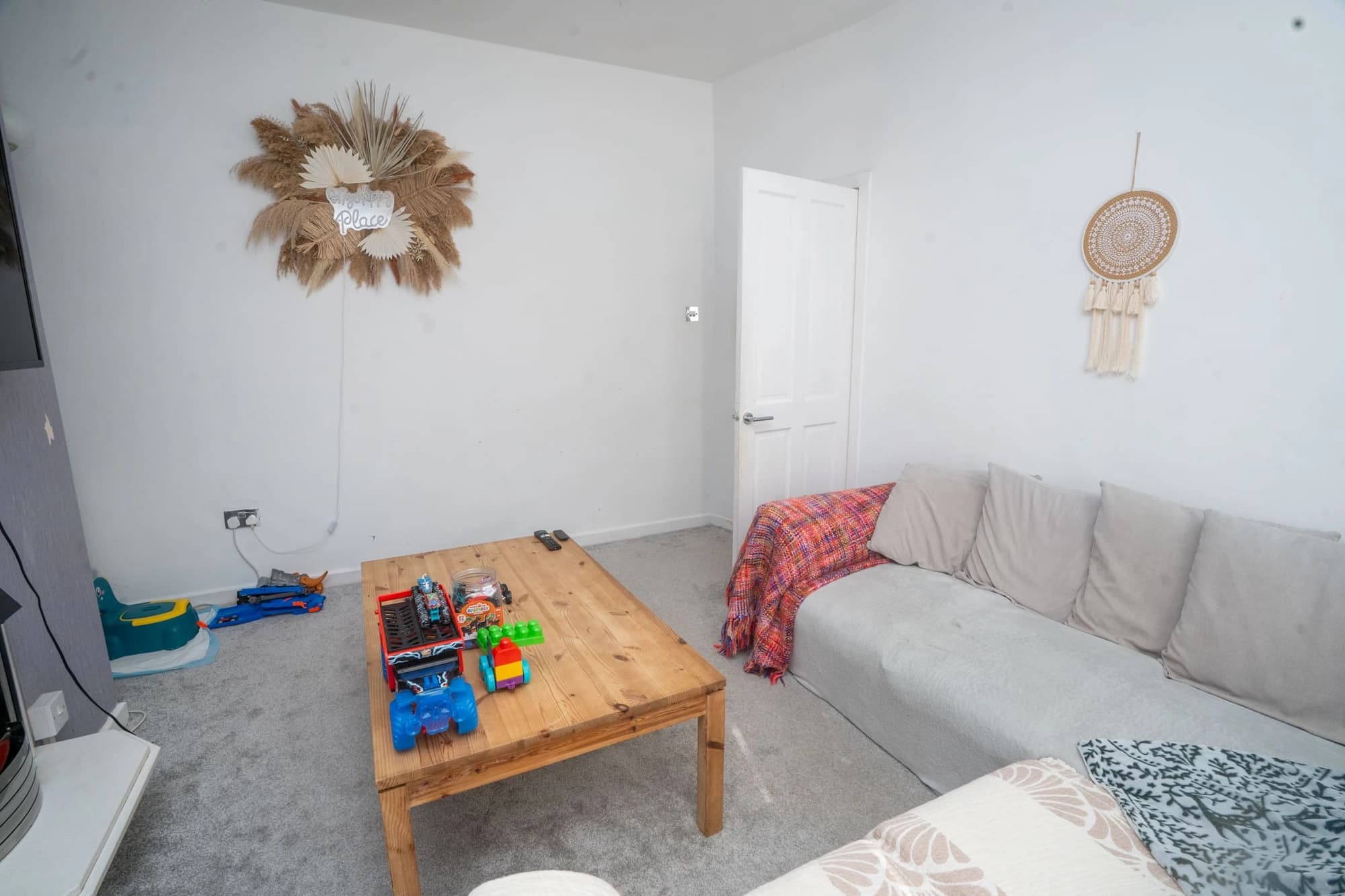 property photo 4 of 18