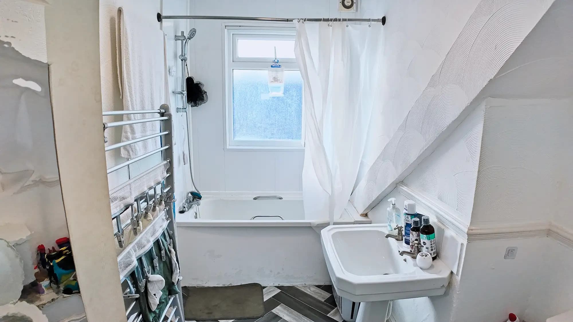 property photo 8 of 17