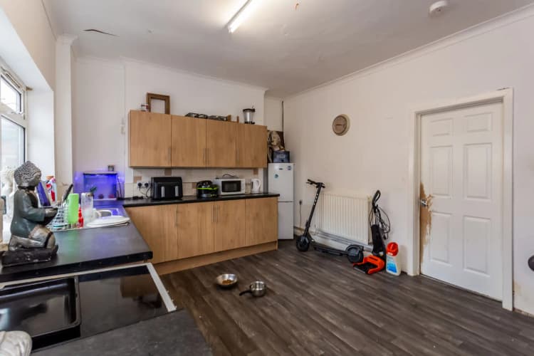 property photo 6 of 17