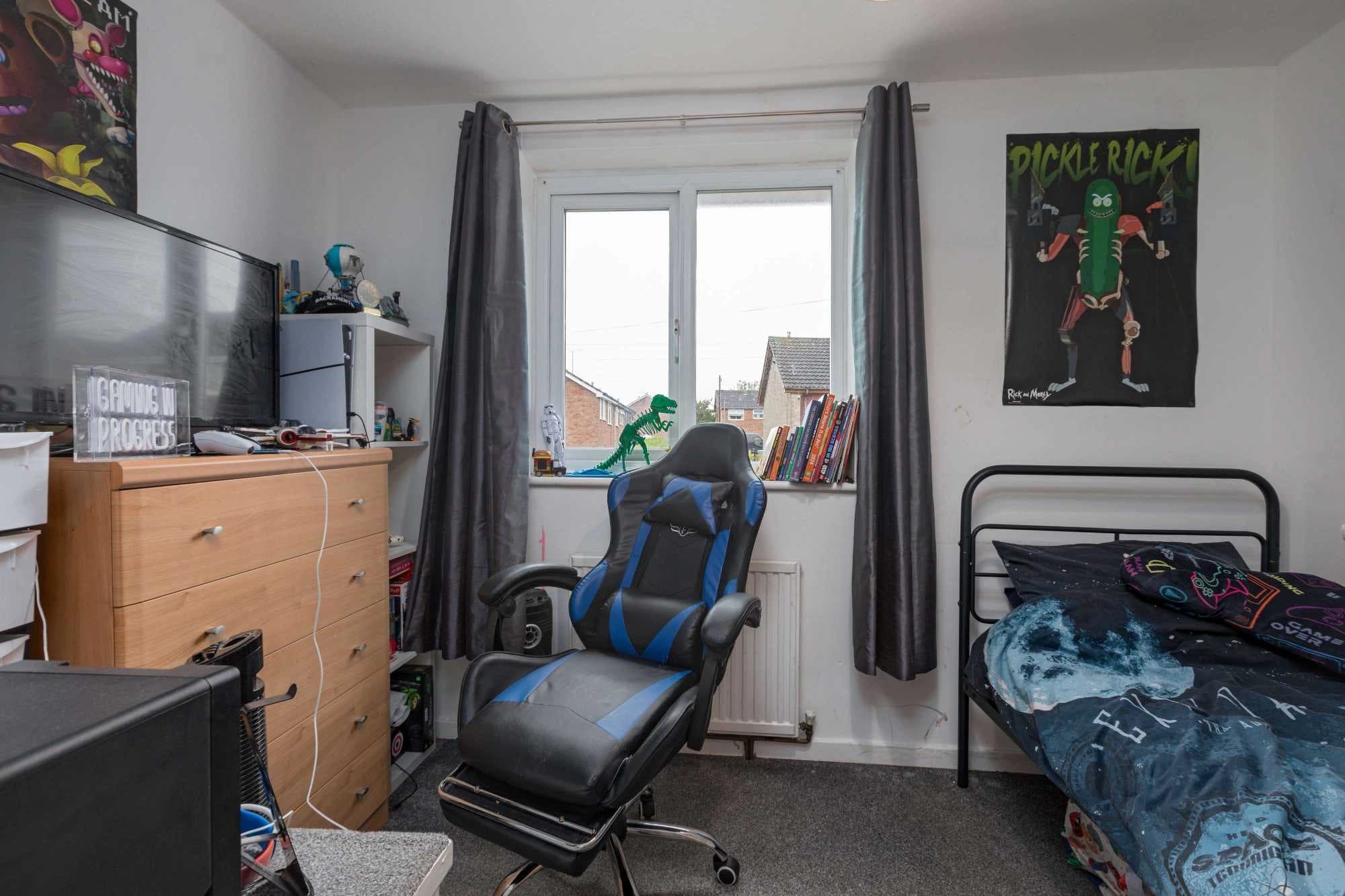 property photo 12 of 18