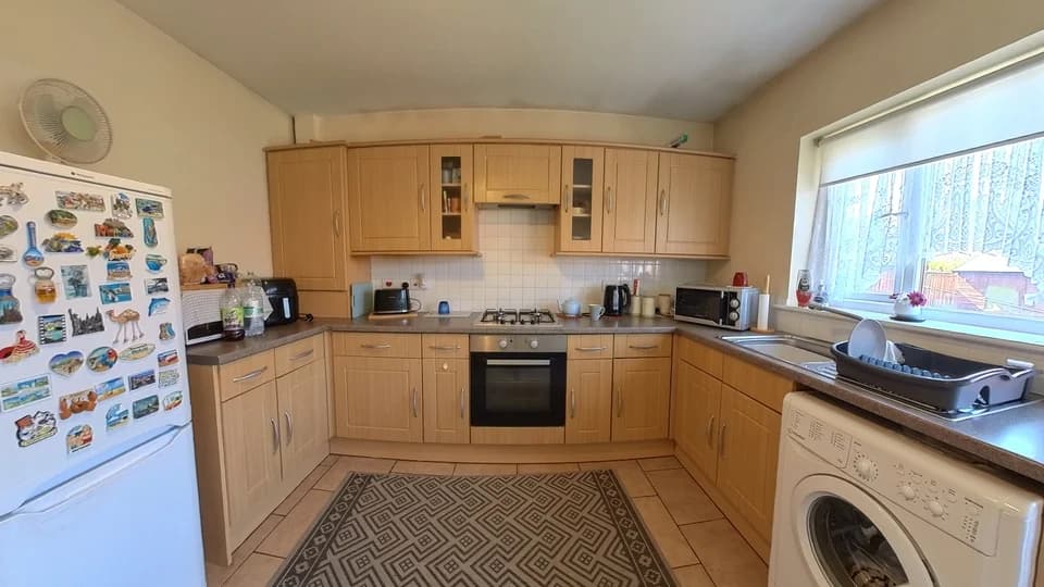 property photo 5 of 17