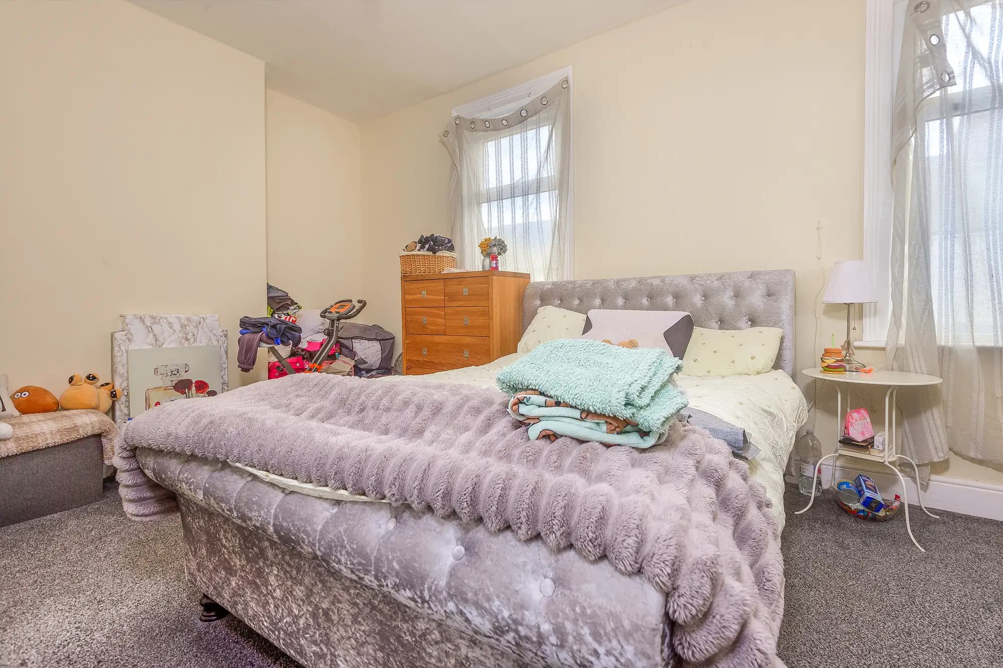 property photo 5 of 10