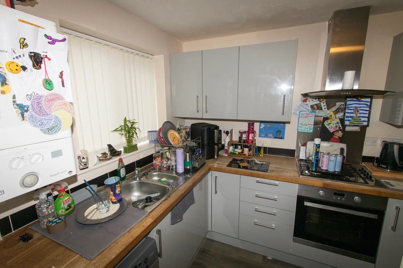 property photo 5 of 24