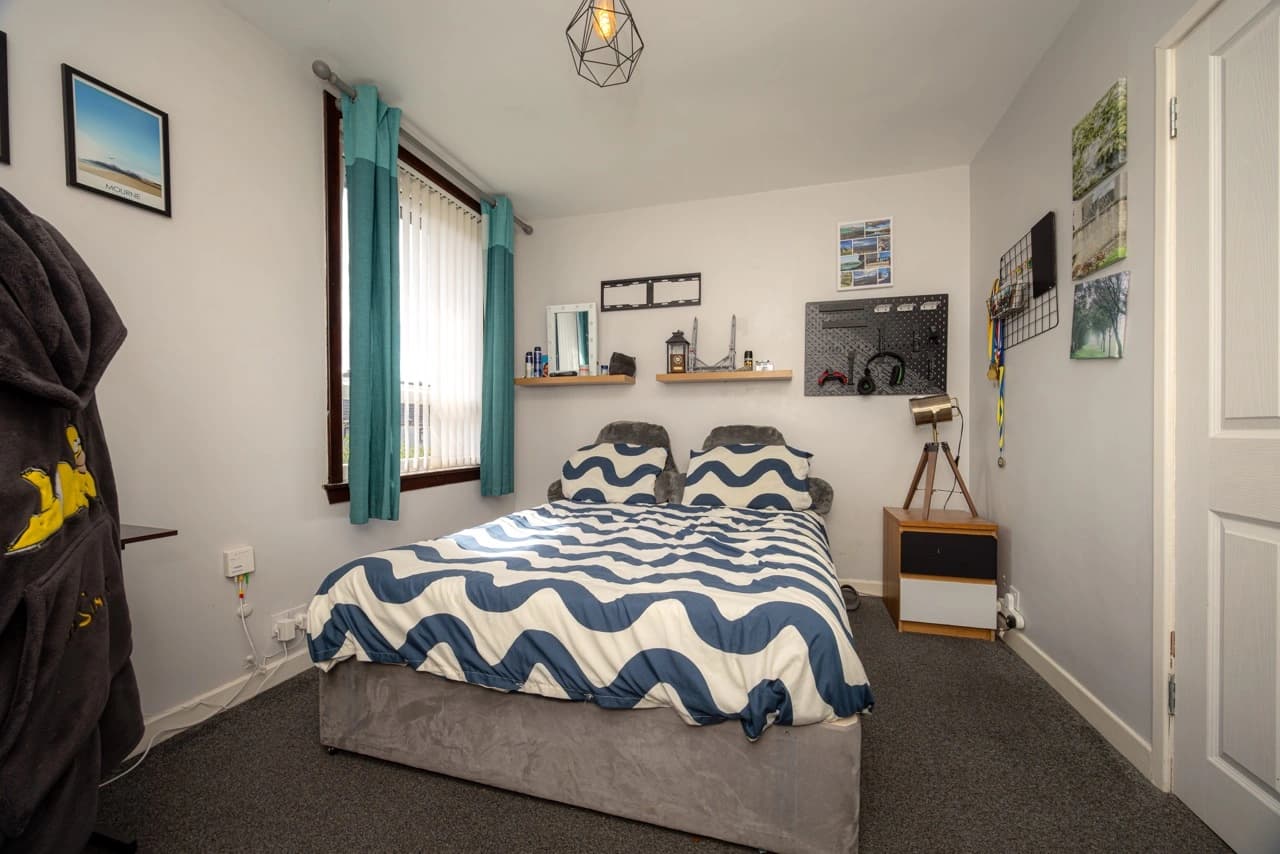 property photo 9 of 20
