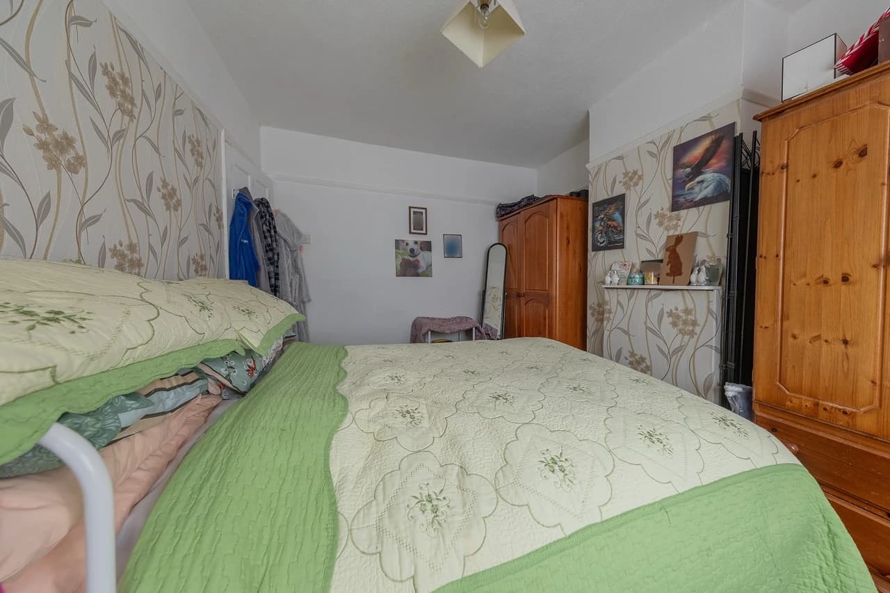 property photo 19 of 28