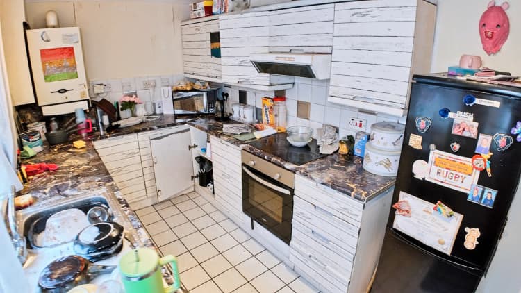 property photo 4 of 16