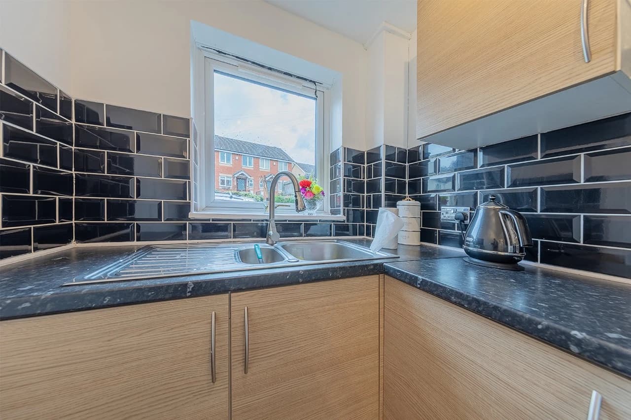 property photo 5 of 18