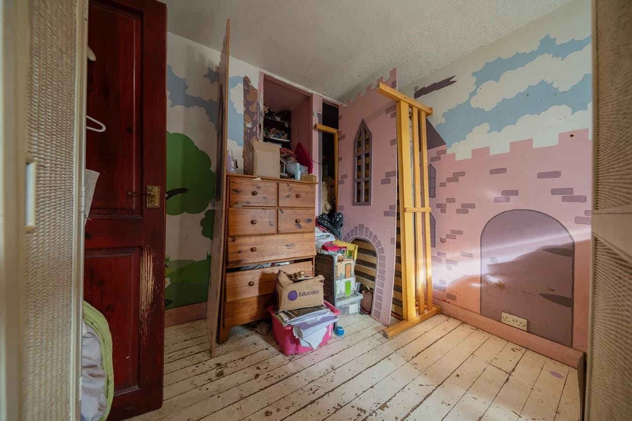 property photo 12 of 19