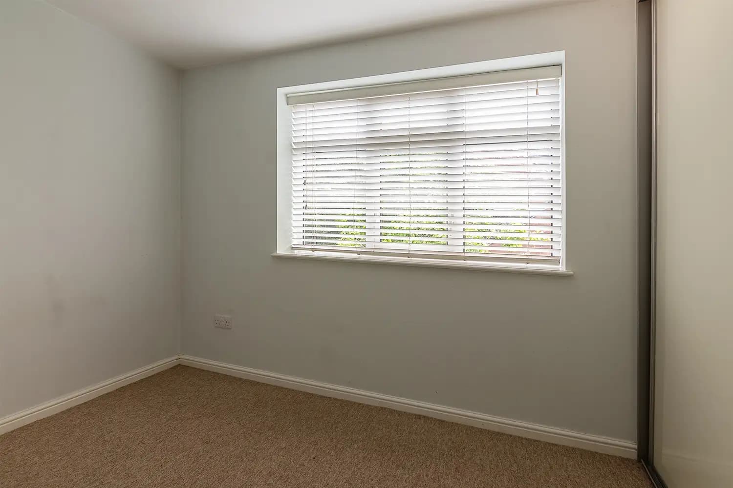 property photo 11 of 16
