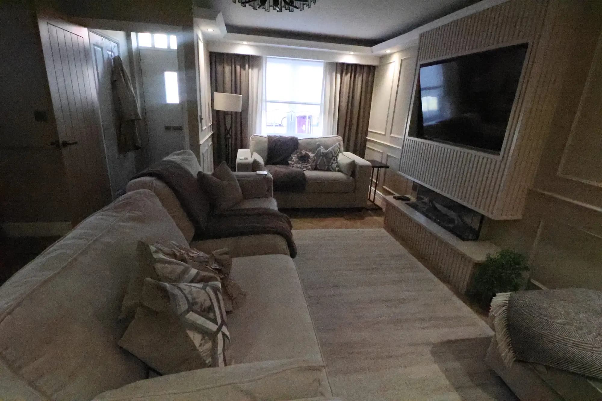 property photo 4 of 17