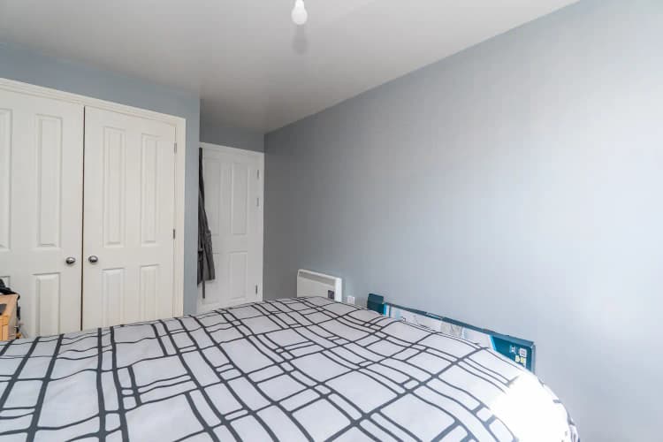 property photo 18 of 32
