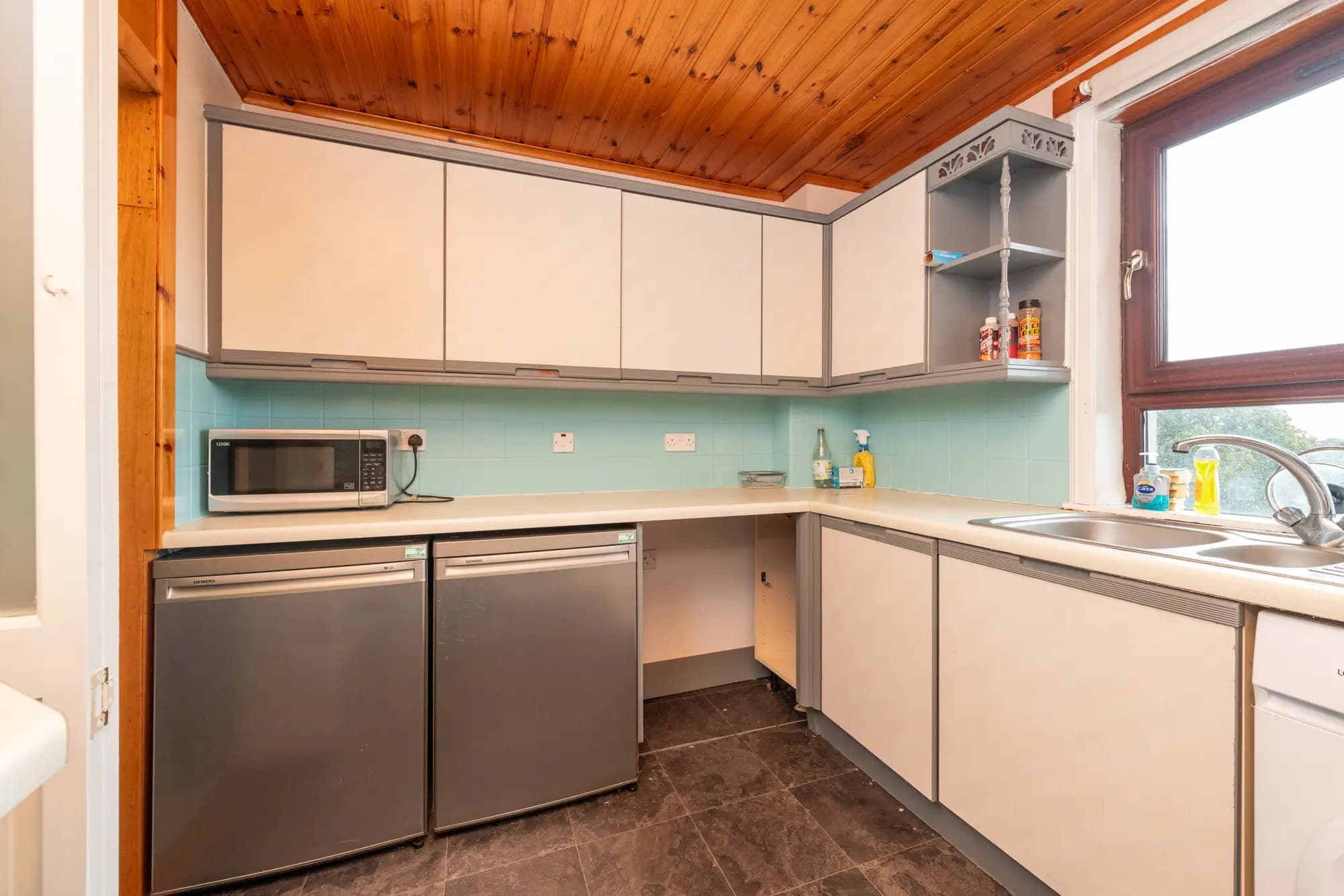 property photo 6 of 19