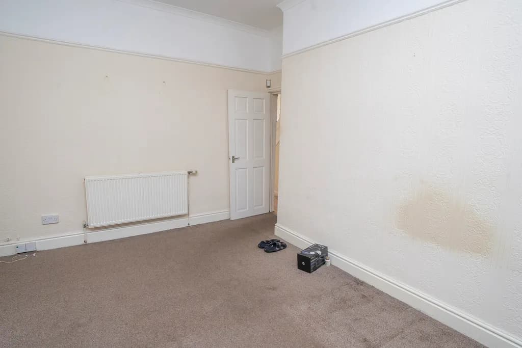 property photo 9 of 32