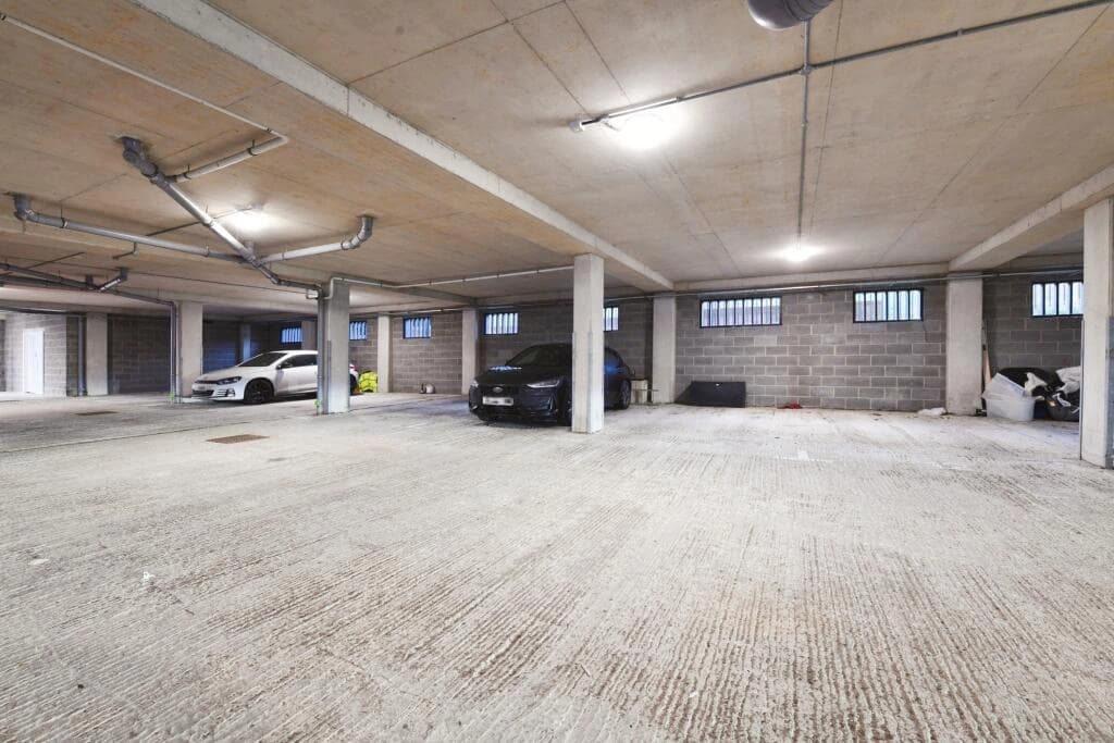 property photo 1 of 2