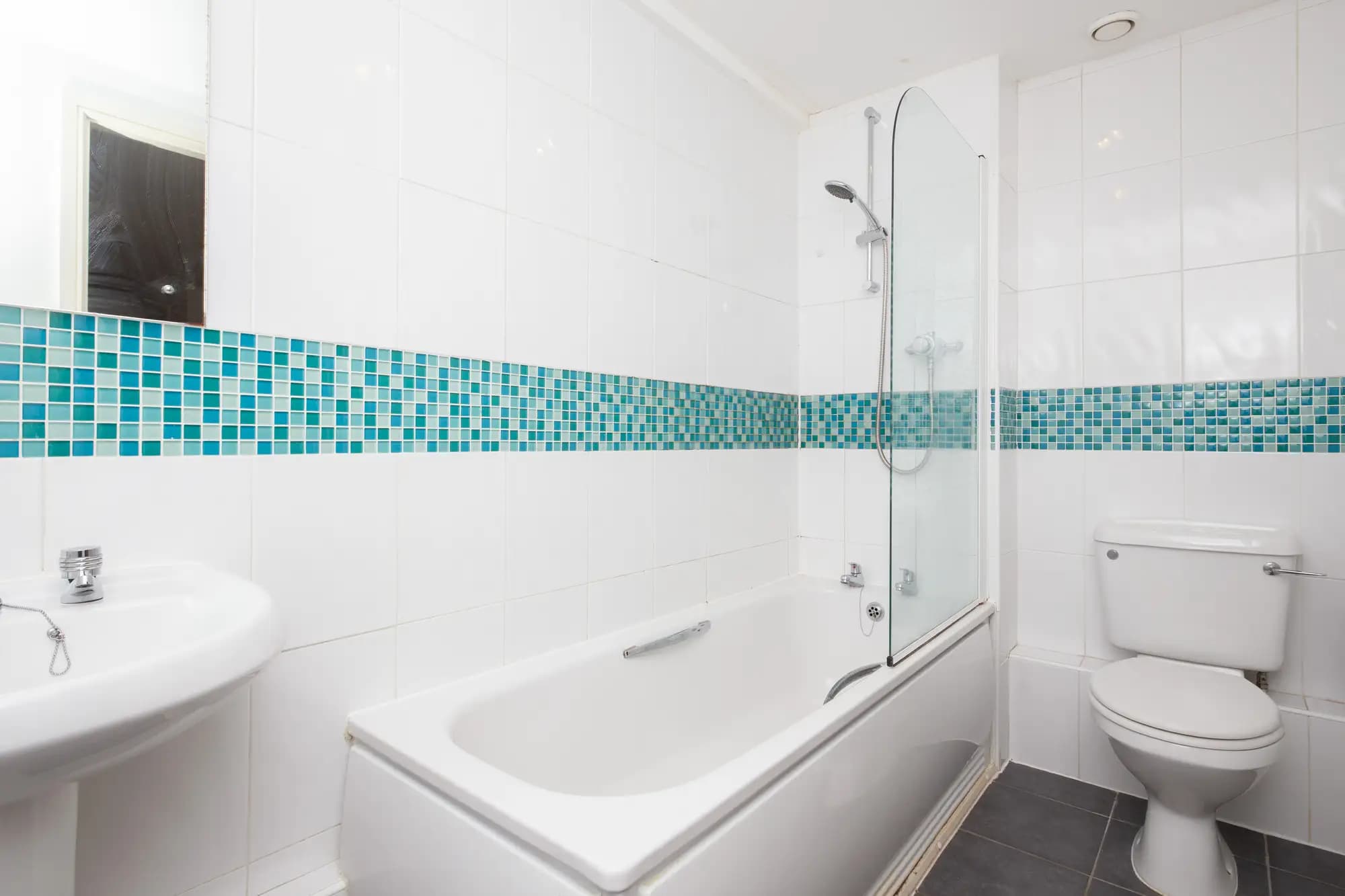 property photo 8 of 16