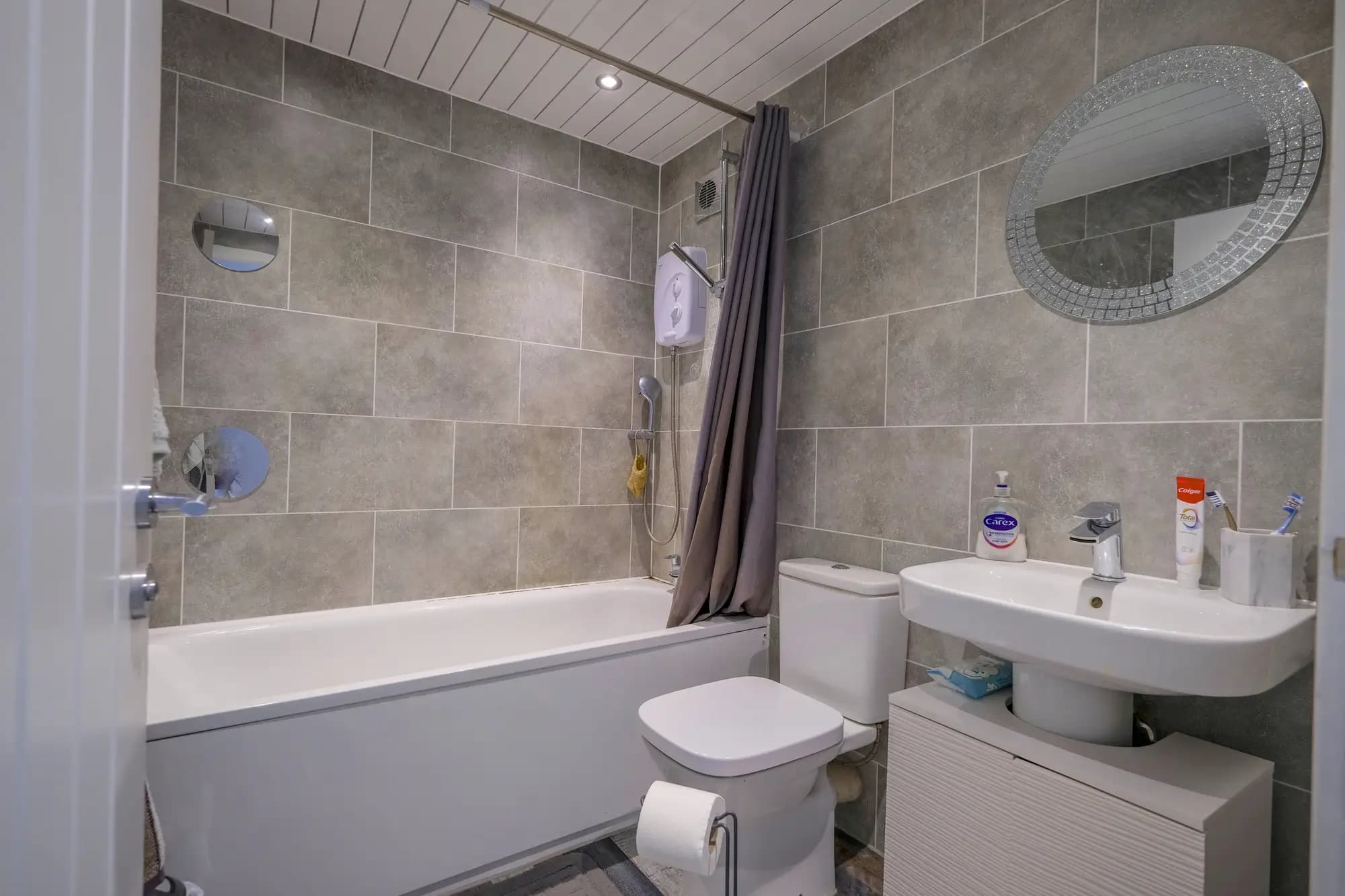 property photo 9 of 21