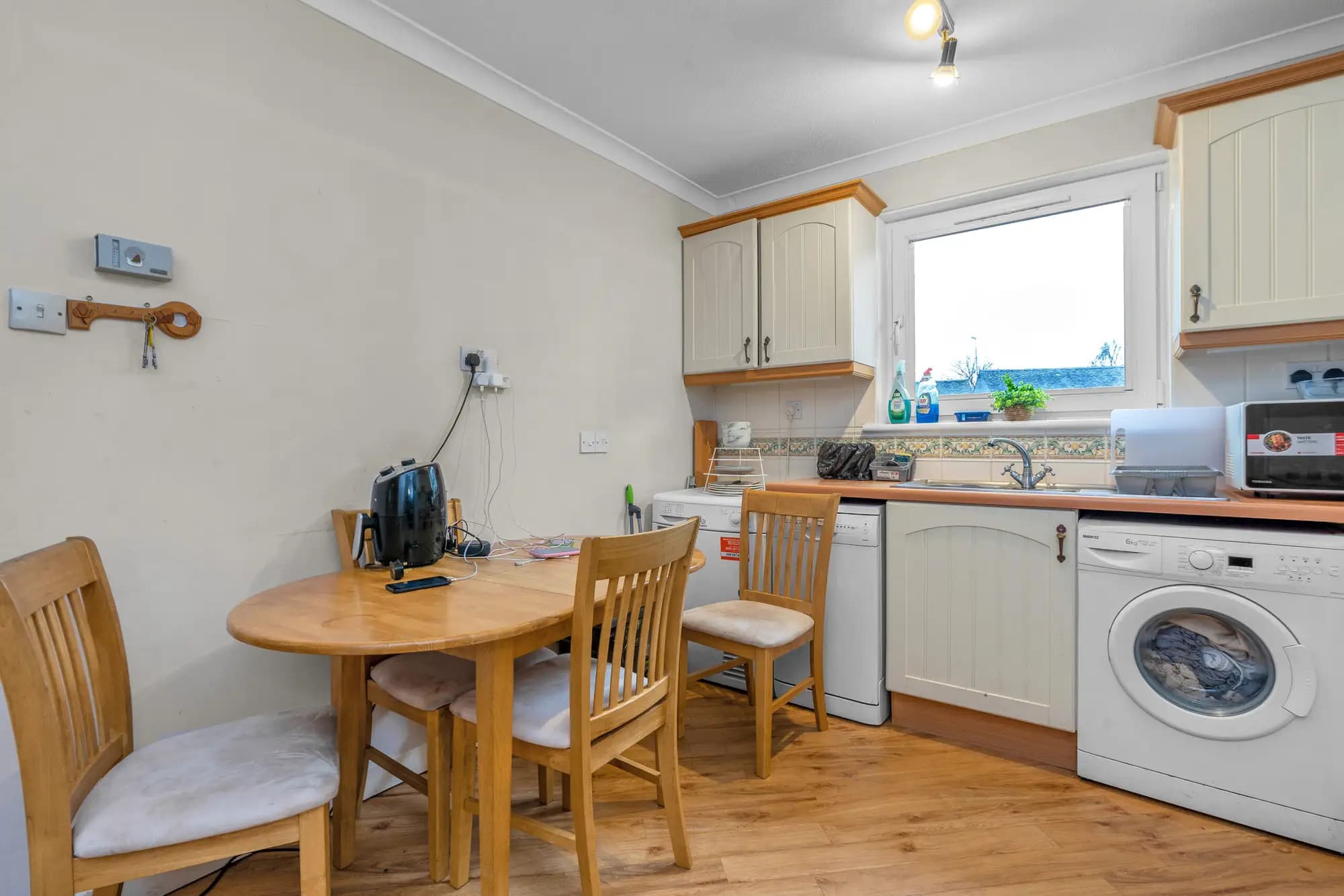 property photo 7 of 17