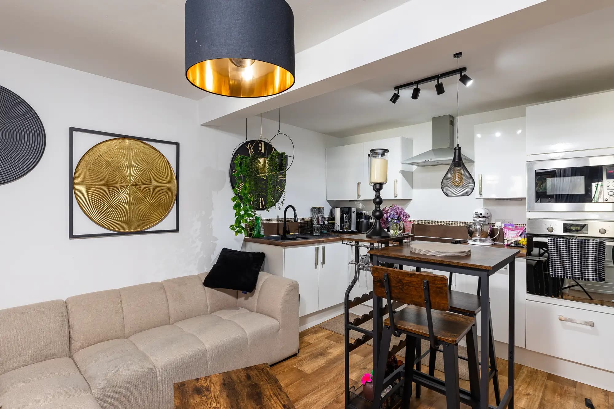 property photo 6 of 16