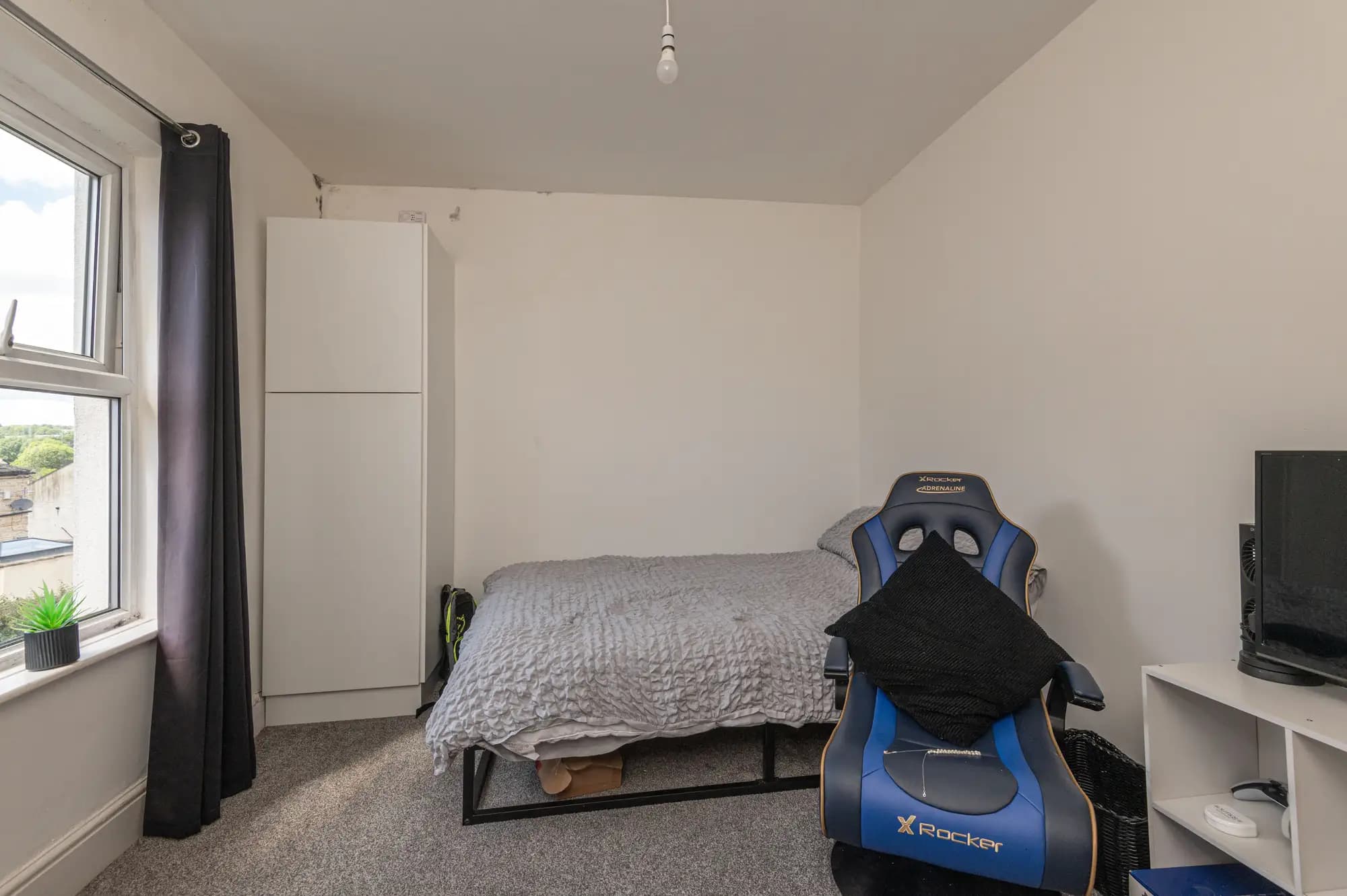 property photo 13 of 18