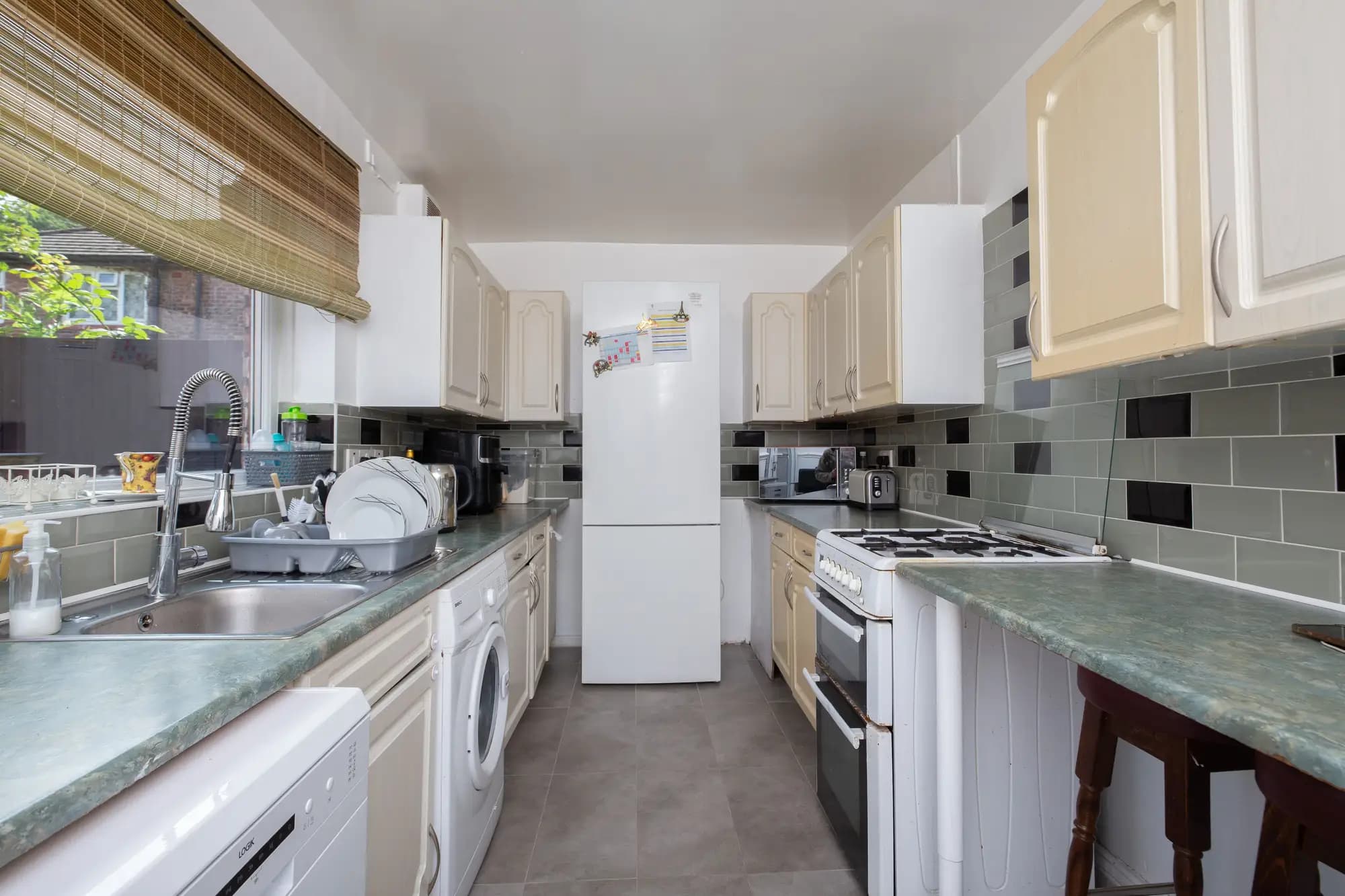 property photo 5 of 27
