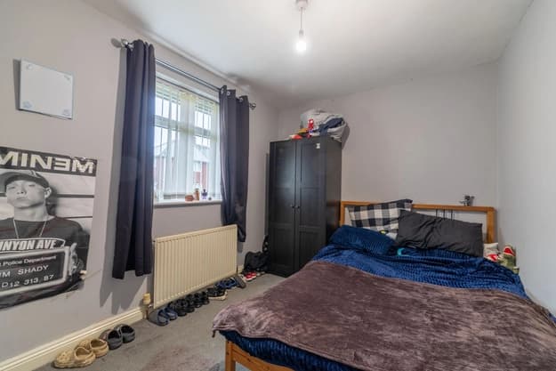 property photo 13 of 17