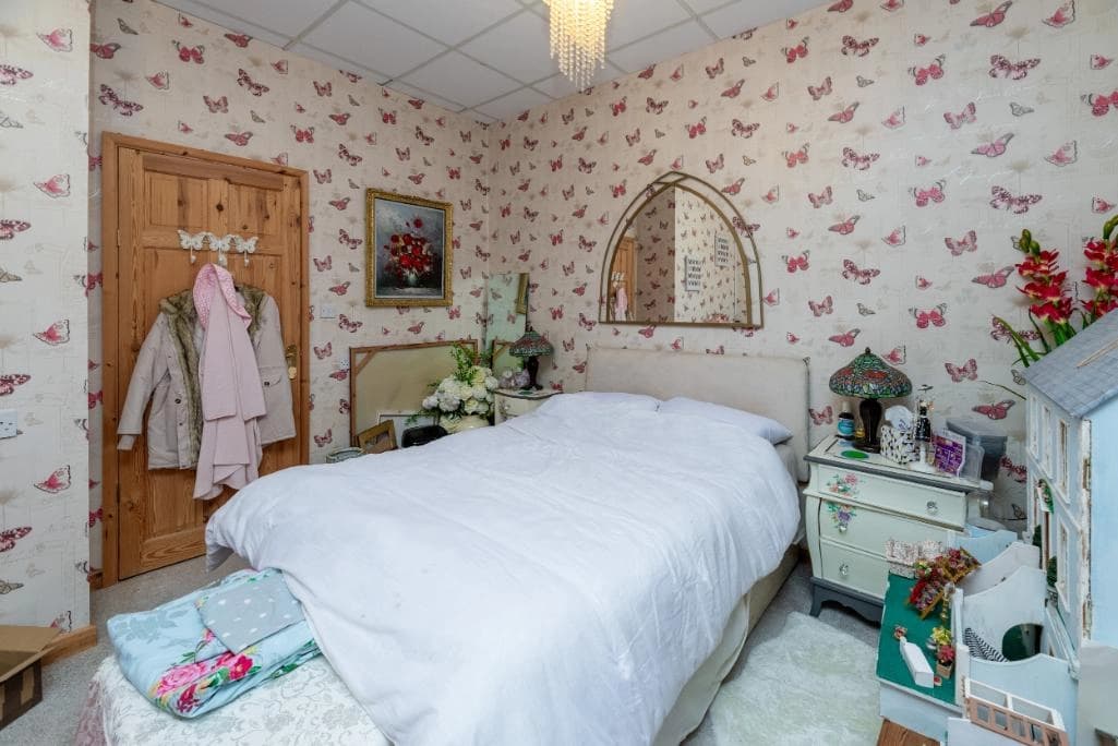 property photo 11 of 20