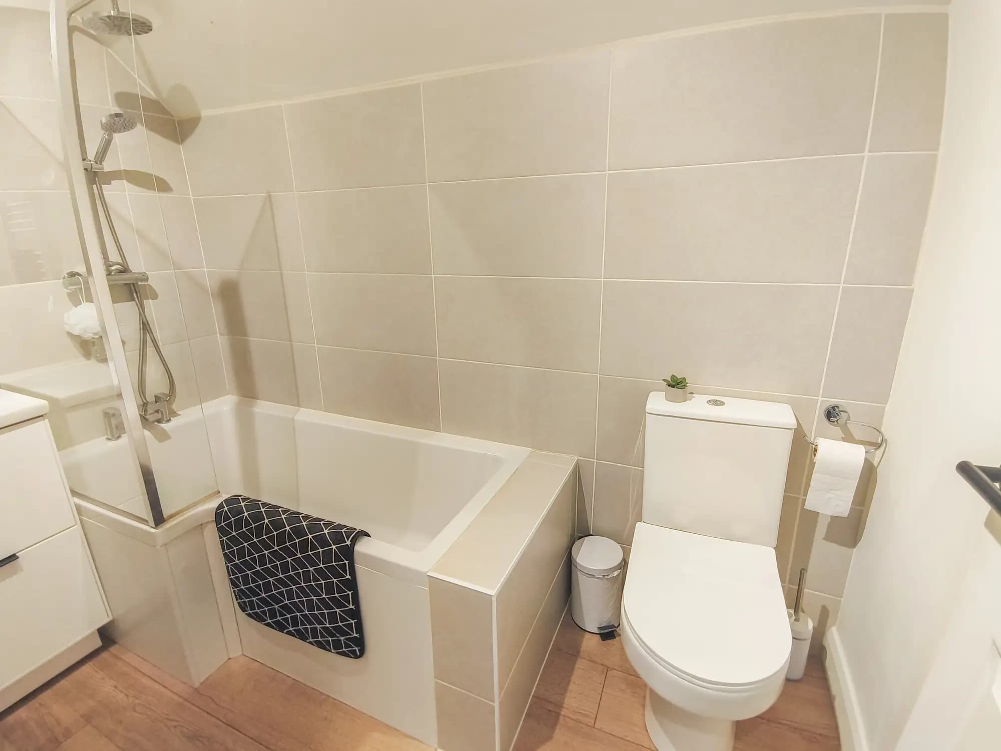 property photo 9 of 17