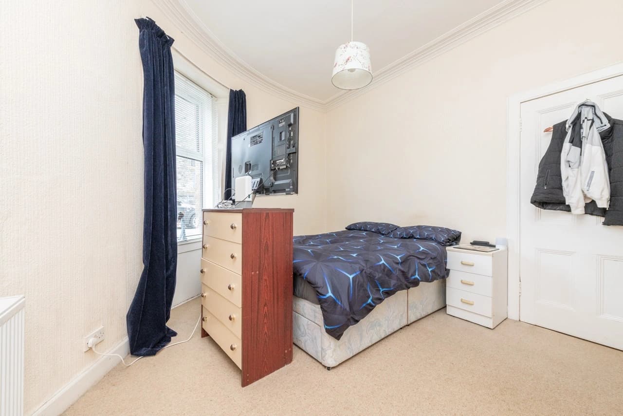 property photo 11 of 19