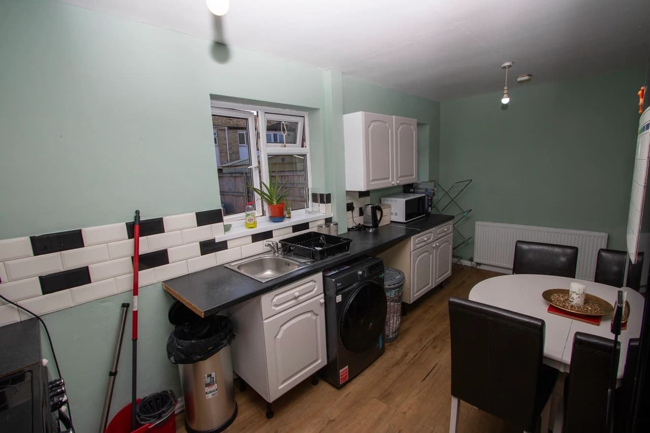 property photo 5 of 19