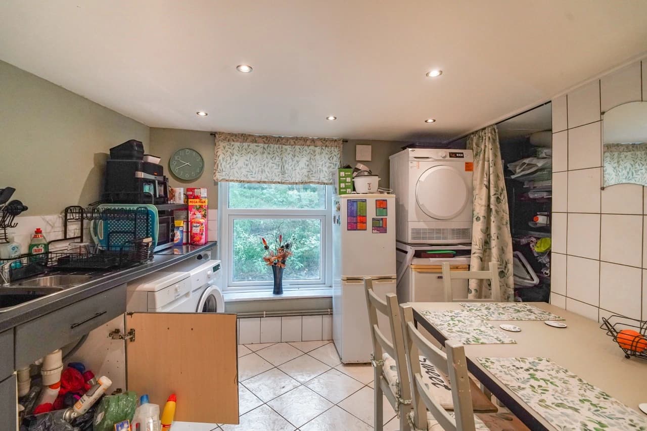 property photo 6 of 17