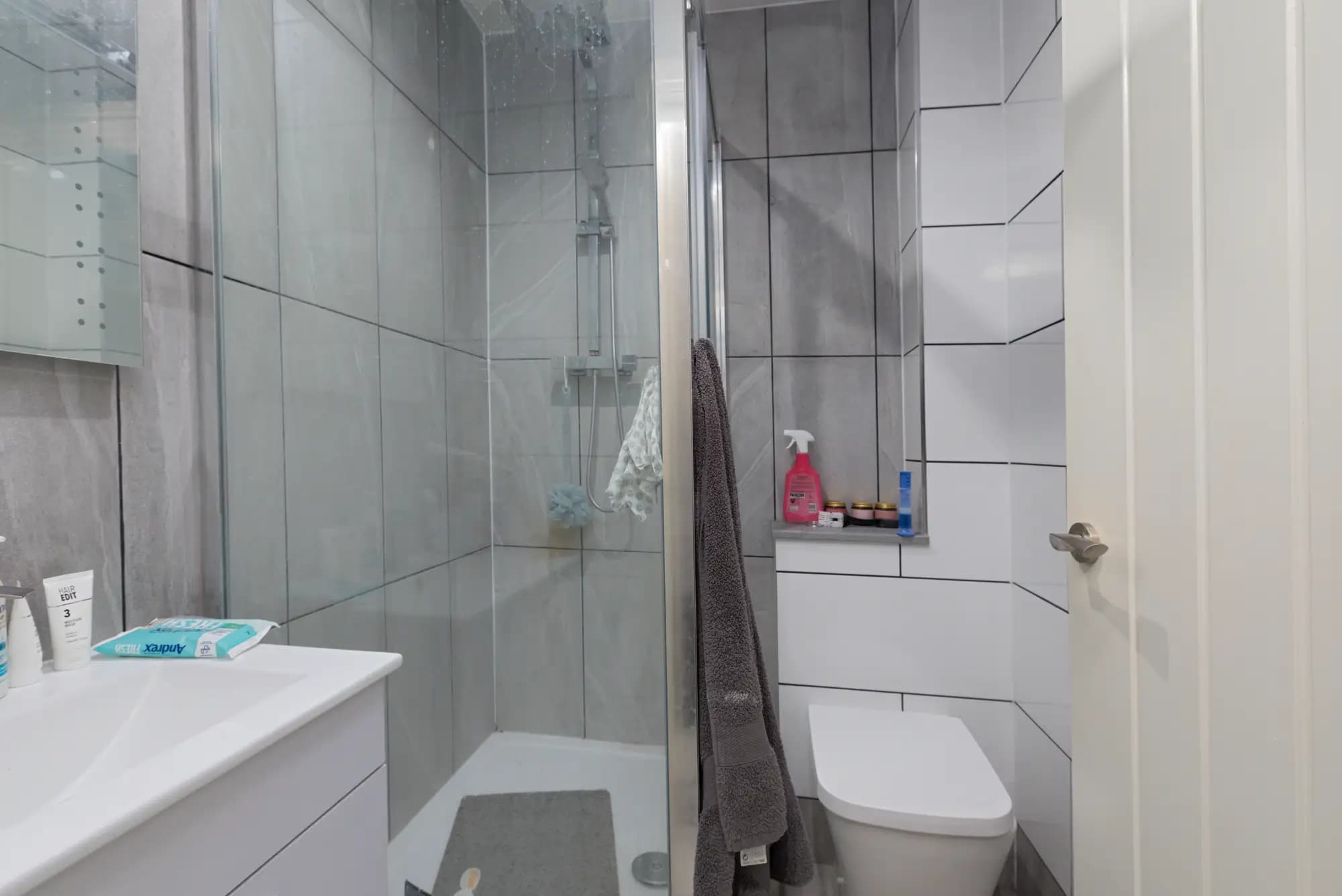 property photo 6 of 17
