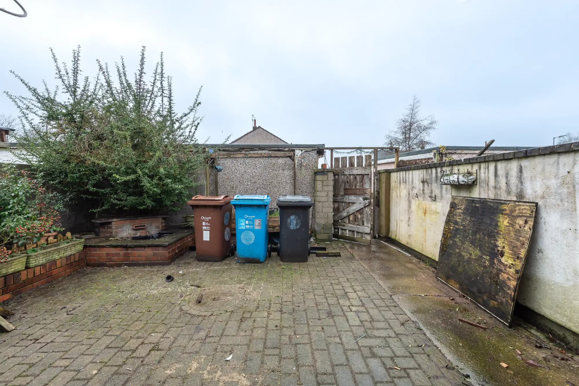 property photo 25 of 28