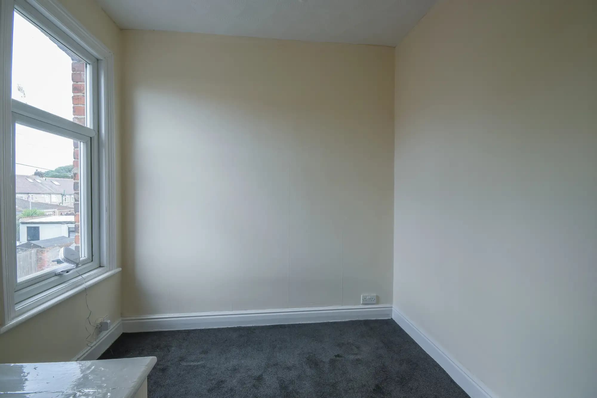property photo 11 of 14
