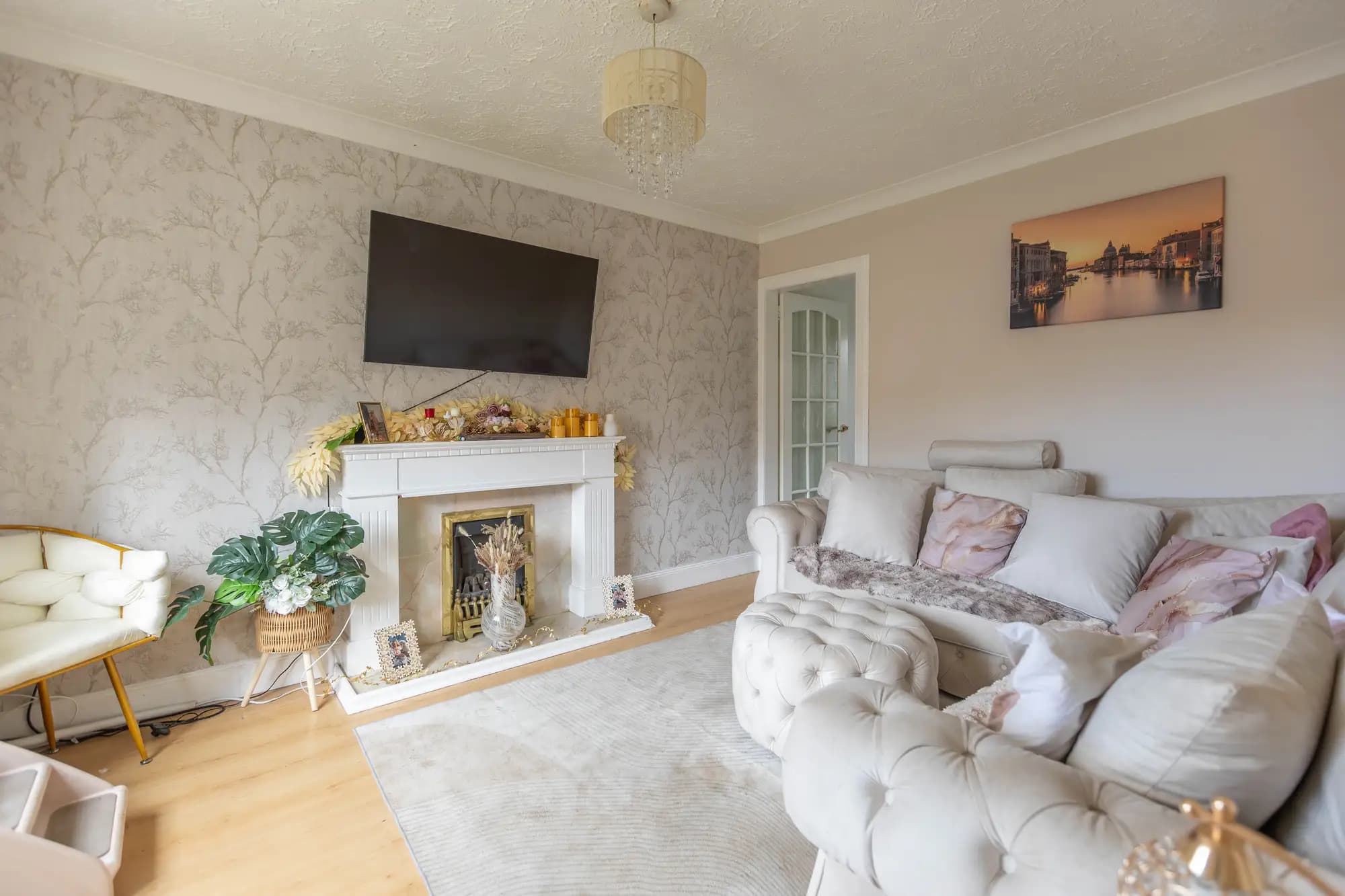 property photo 4 of 16