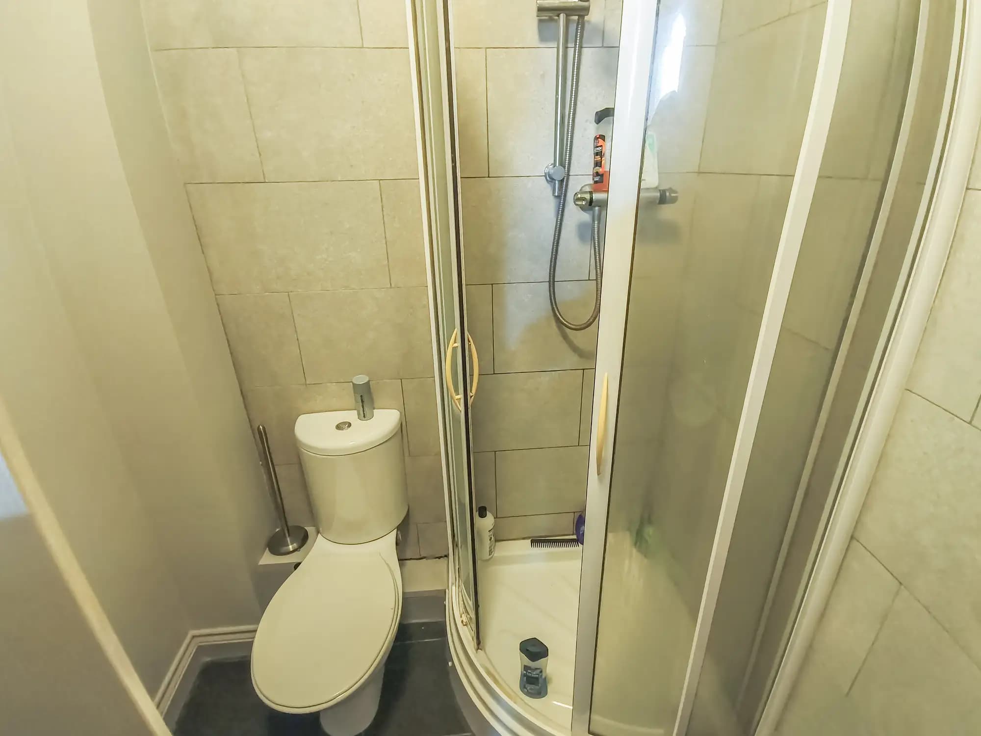 property photo 8 of 16