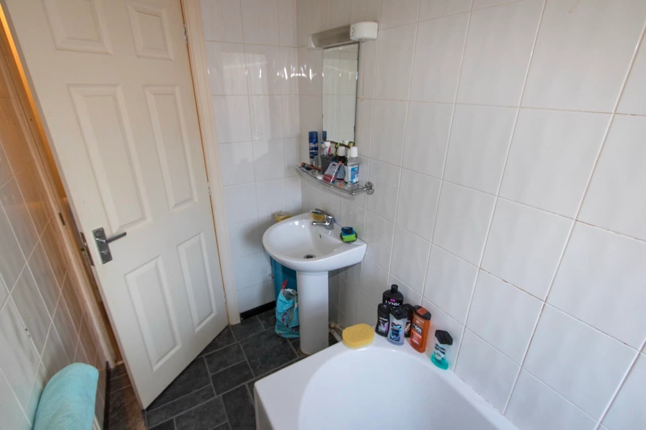 property photo 9 of 20