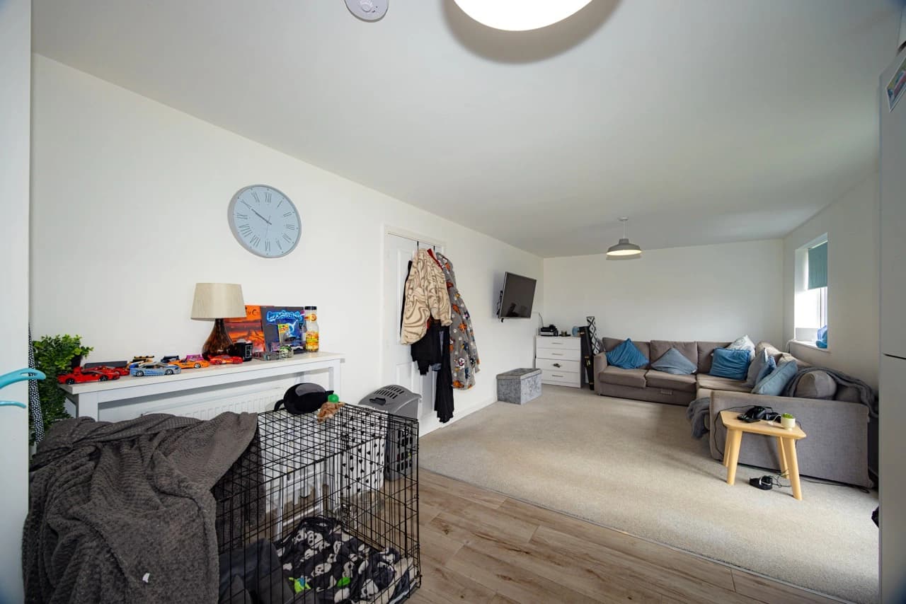 property photo 4 of 20