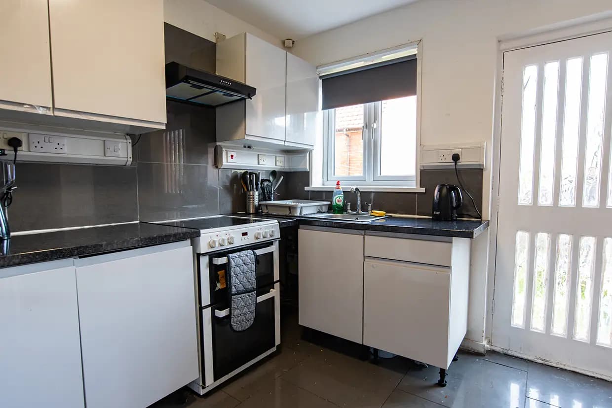 property photo 6 of 17