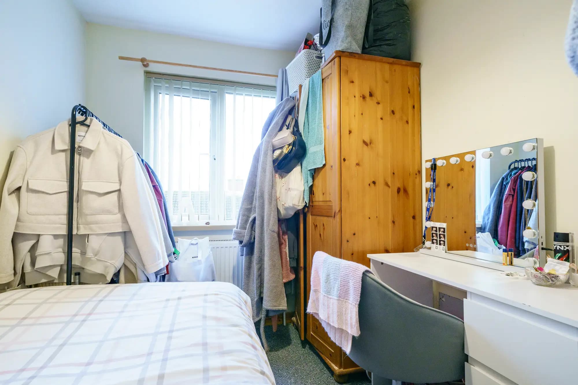 property photo 6 of 32