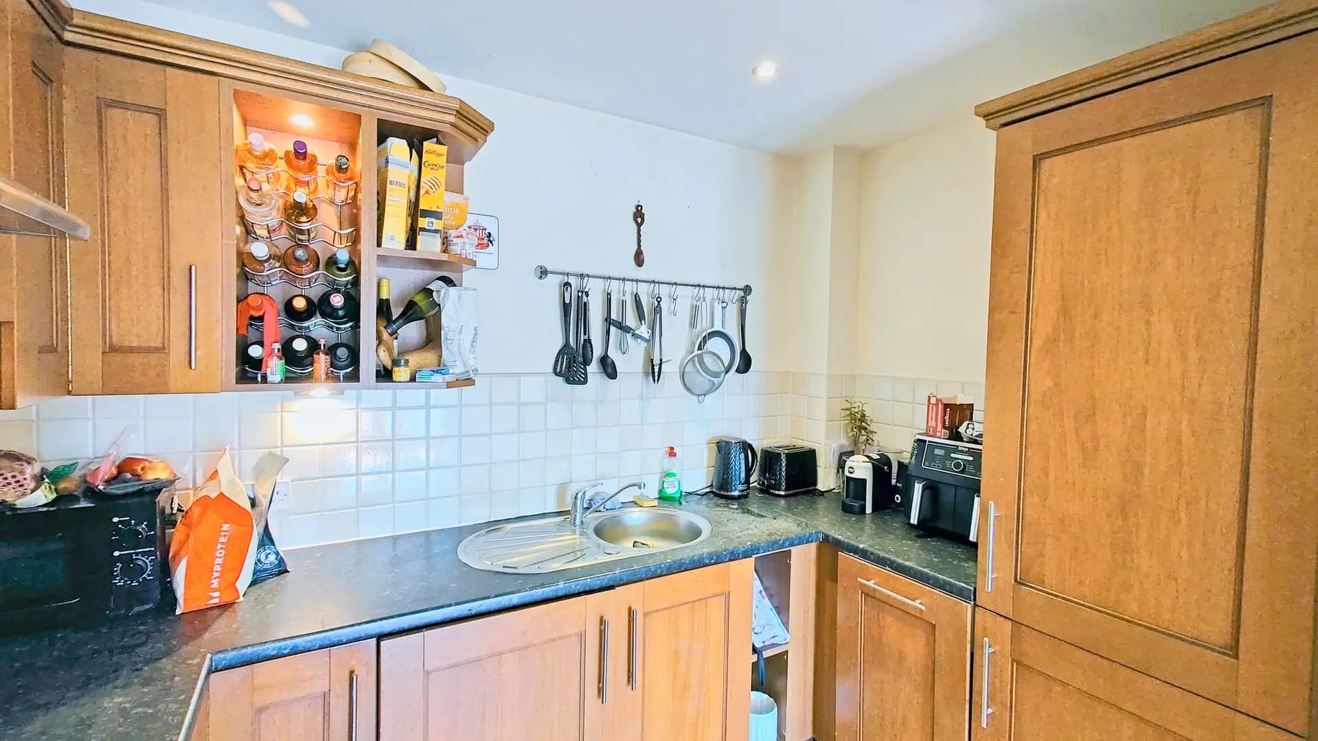 property photo 7 of 18