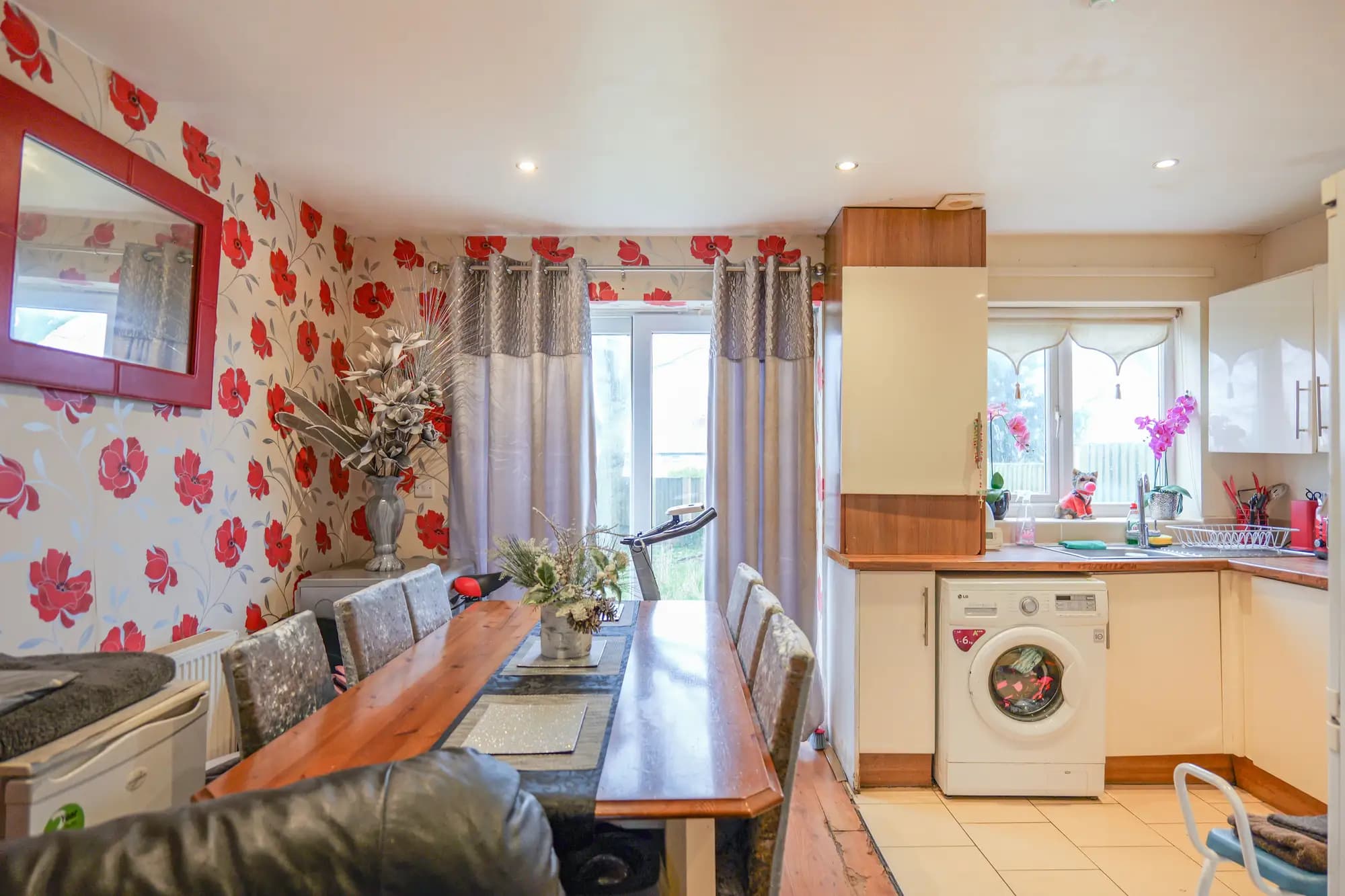 property photo 4 of 25