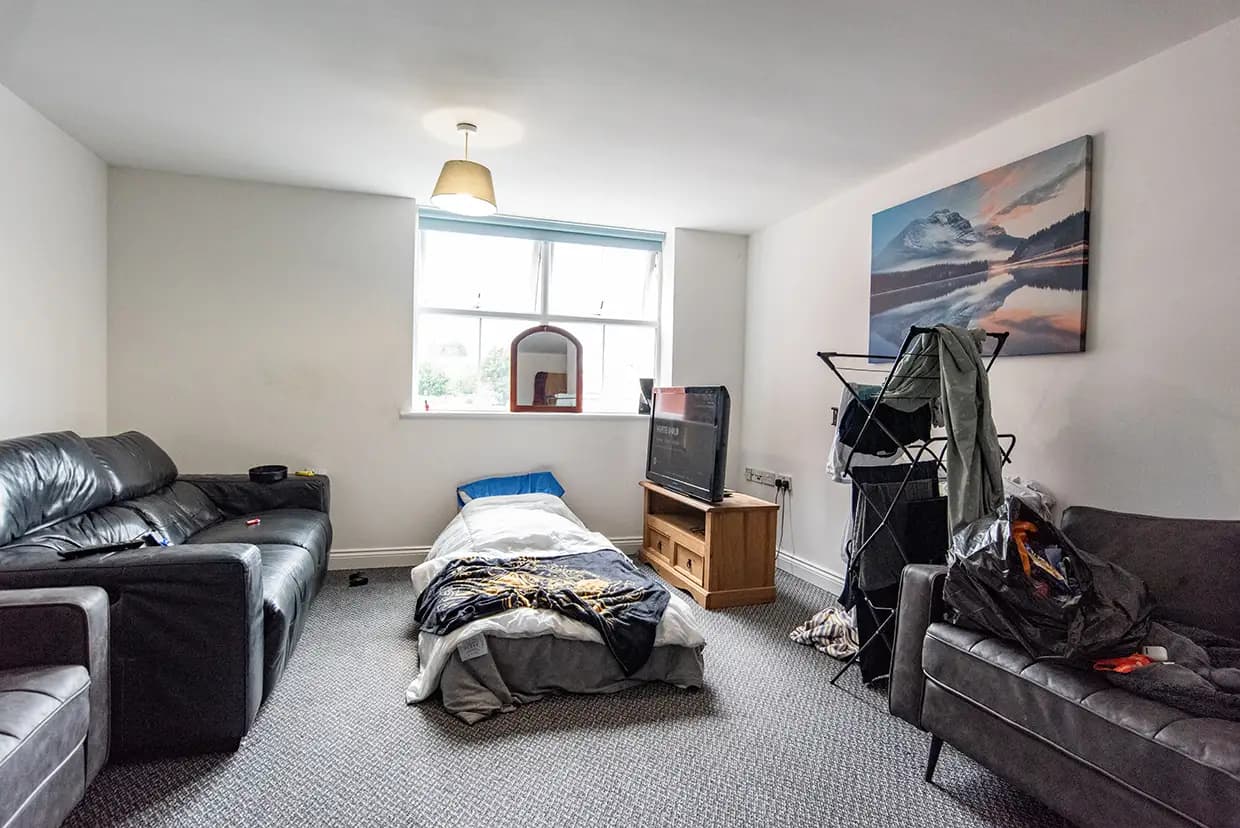 property photo 4 of 19
