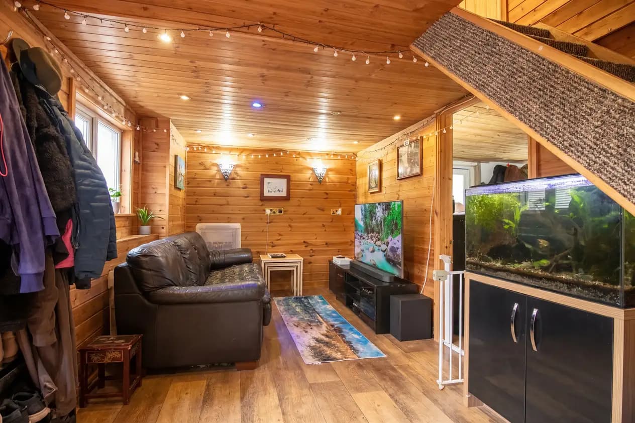 property photo 4 of 35