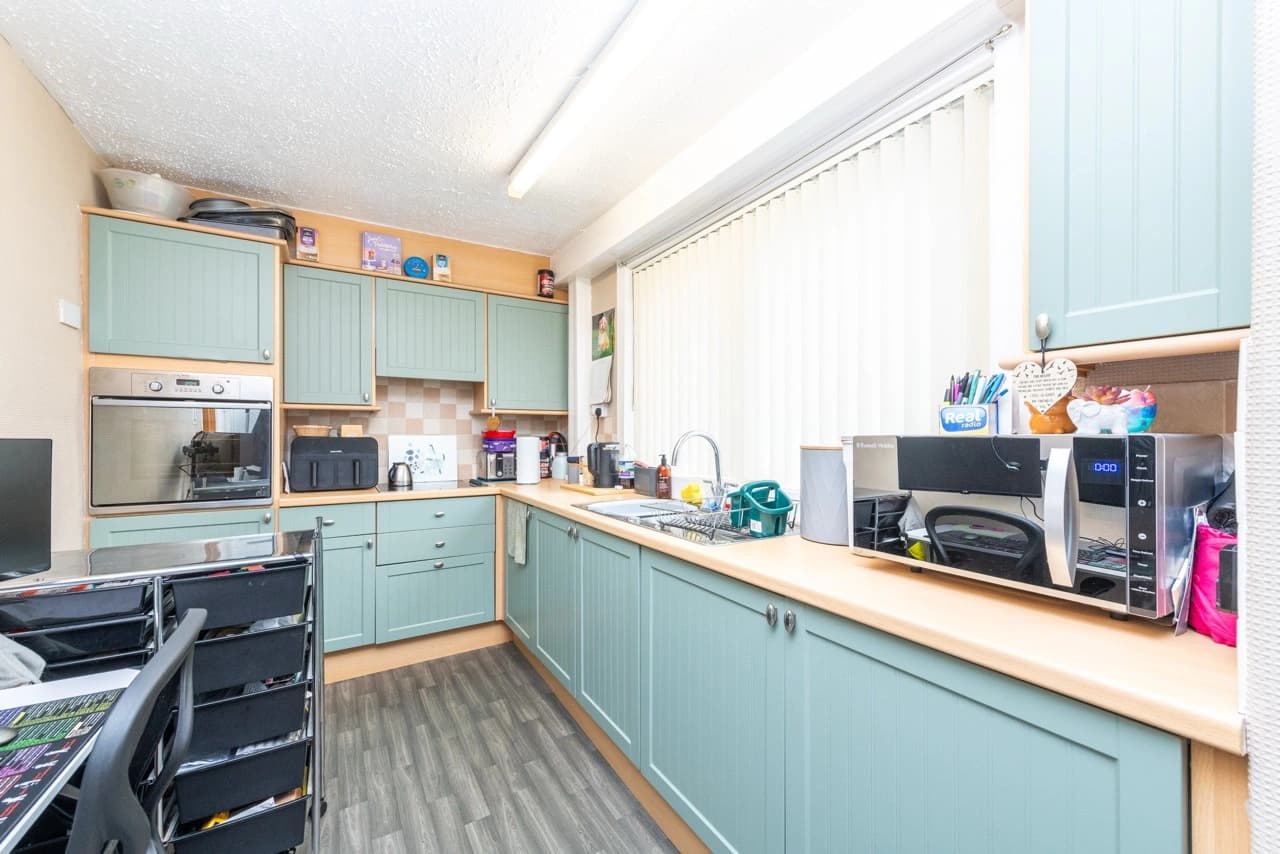property photo 6 of 24