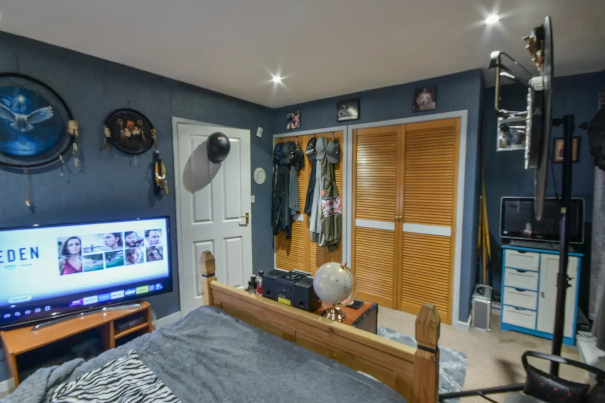 property photo 8 of 15