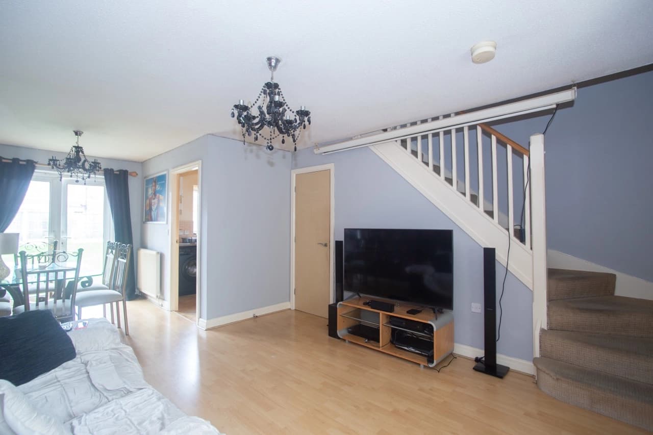 property photo 3 of 31