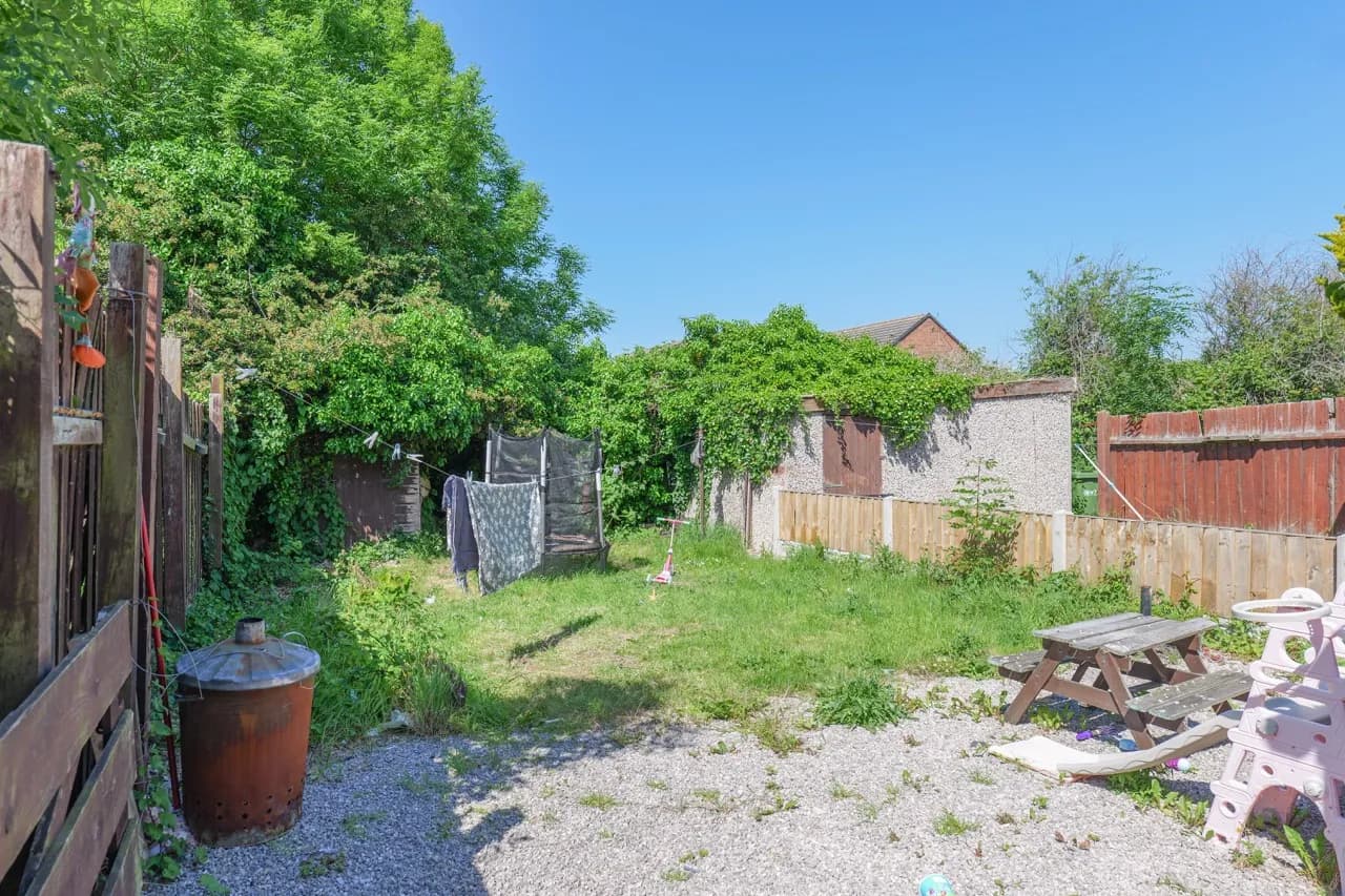 property photo 15 of 18
