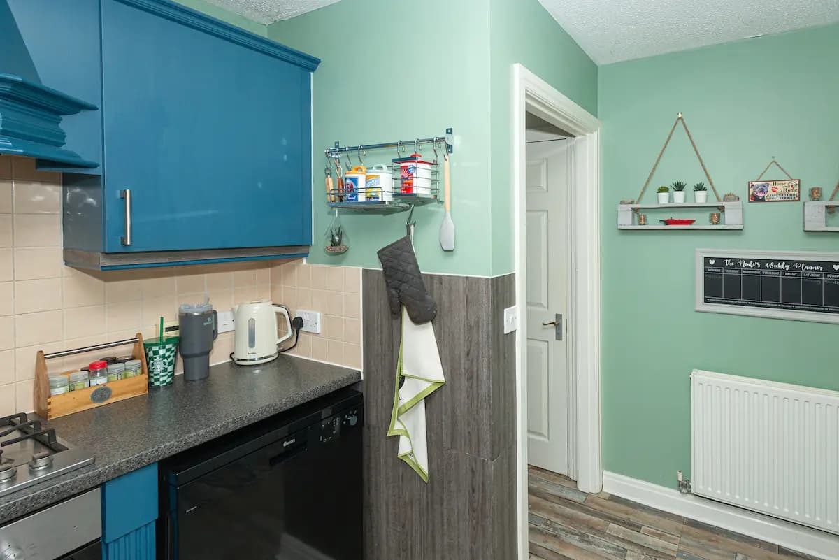 property photo 6 of 30